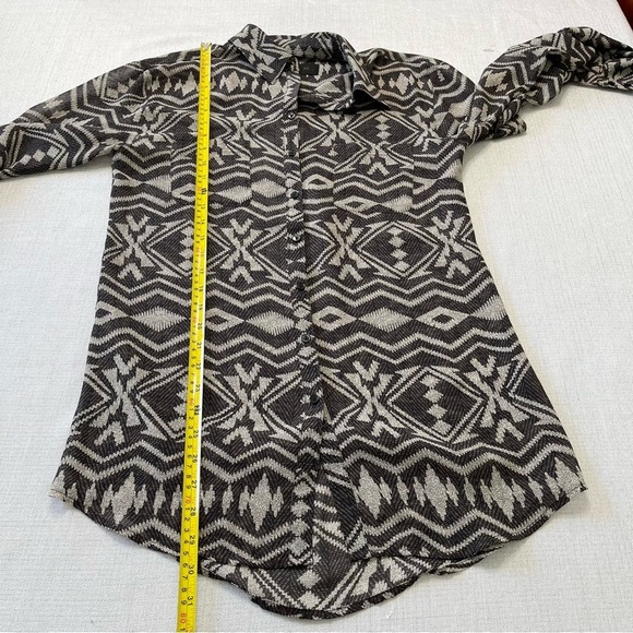 Kardashian Kollection Shirt Sheer Button Roll Tab Sleeve Animal Print Size XS - Picture 5 of 9